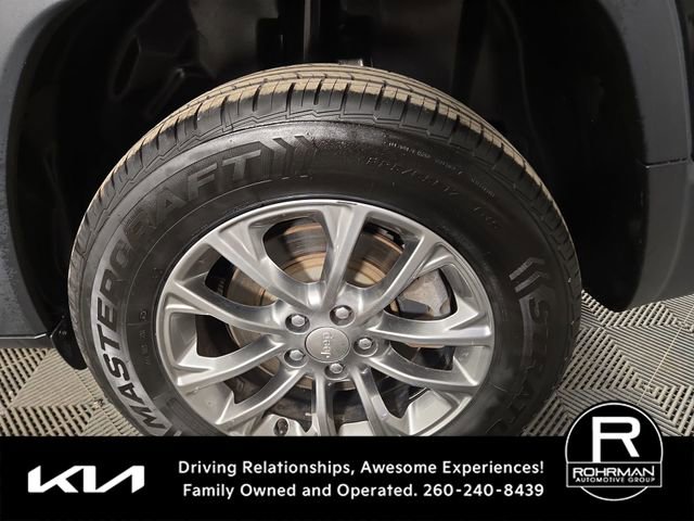 Used 2019 Jeep Cherokee Latitude Plus w/ Comfort/Convenience Group image 12