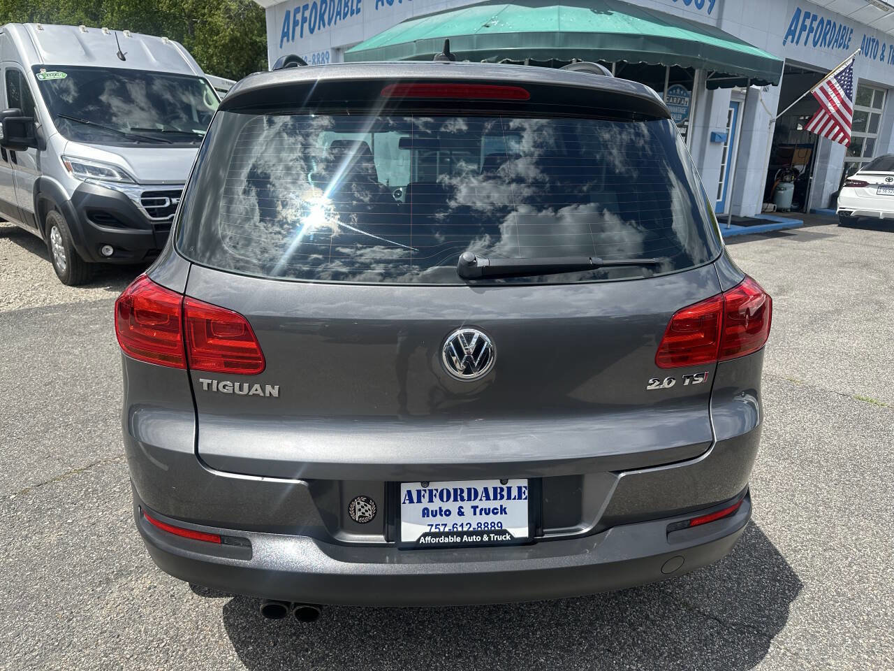 Used 2015 Volkswagen Tiguan S FWD image 10