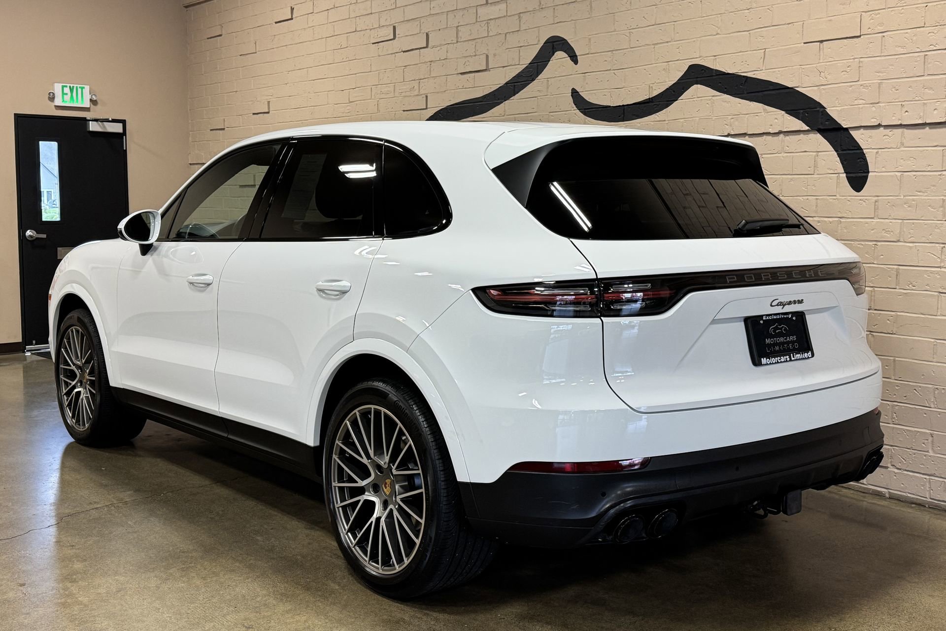 Used 2023 Porsche Cayenne Platinum Edition AWD/4WD image 9