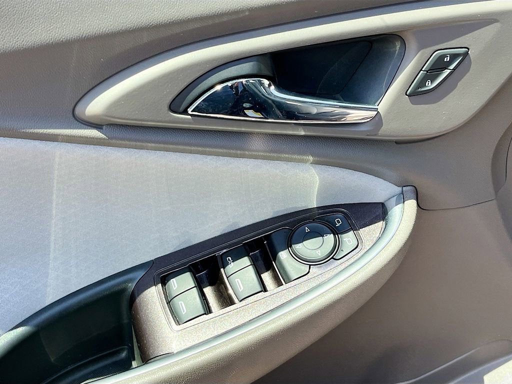 Used 2020 Chevrolet Malibu LT FWD image 12