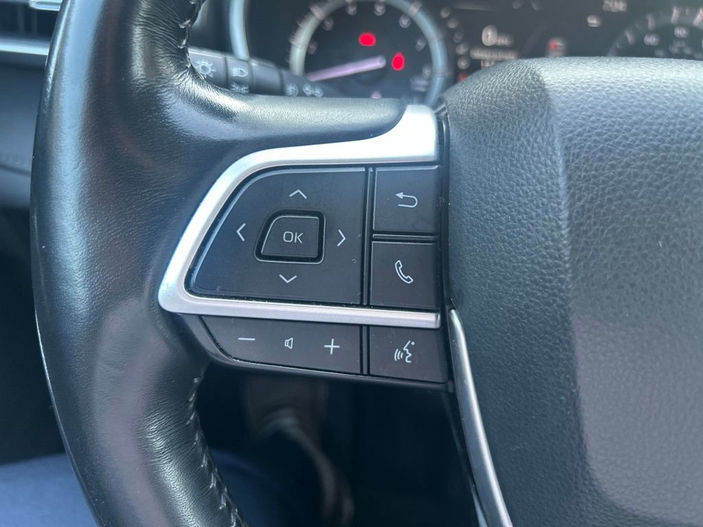 Used 2022 Toyota Highlander XLE AWD/4WD image 15