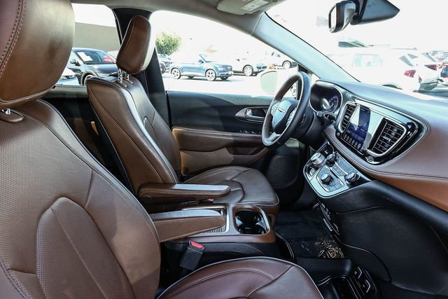 Used 2017 Chrysler Pacifica Limited w/ UConnect Theater Package image 18
