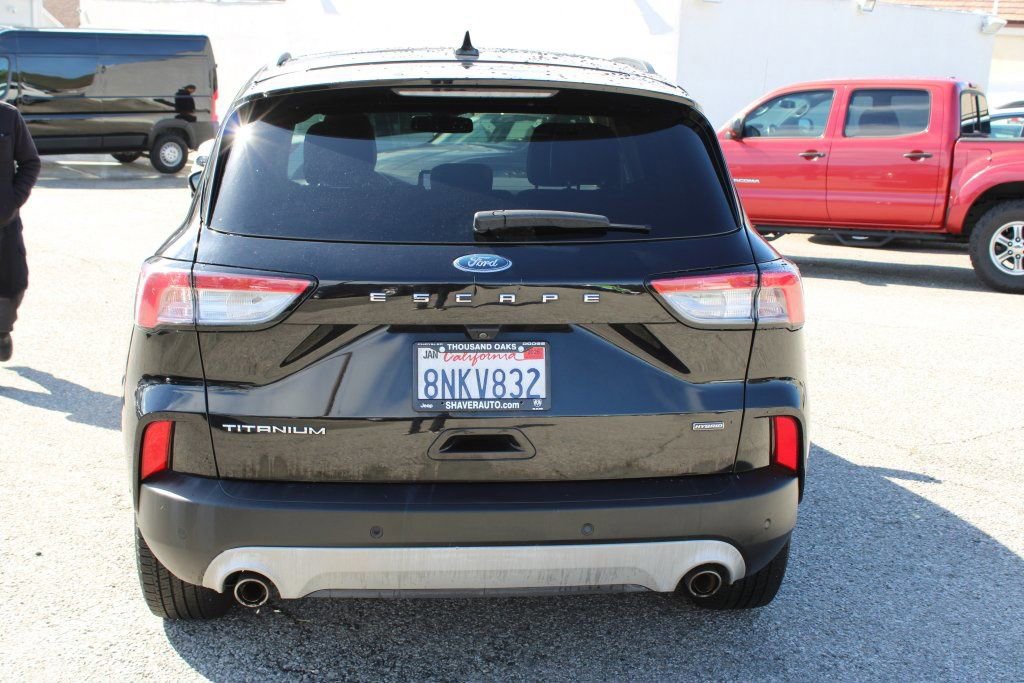 Used 2020 Ford Escape Titanium image 5