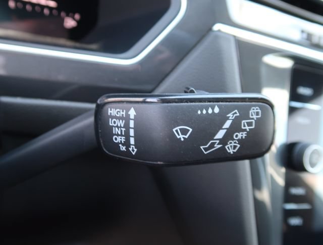 Used 2023 Volkswagen Tiguan SE AWD/4WD image 20