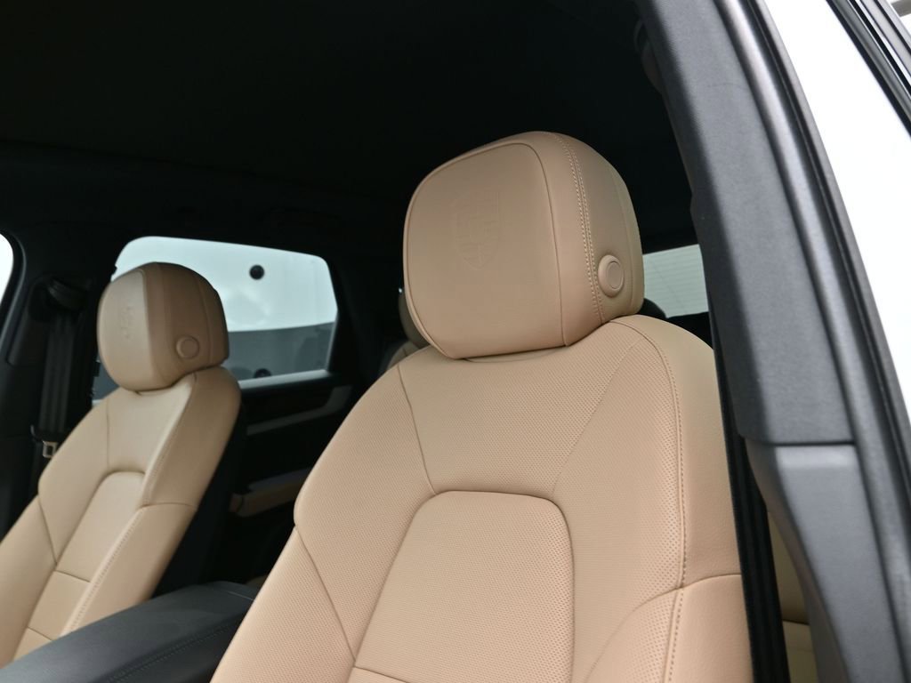 New 2025 Porsche Cayenne image 16