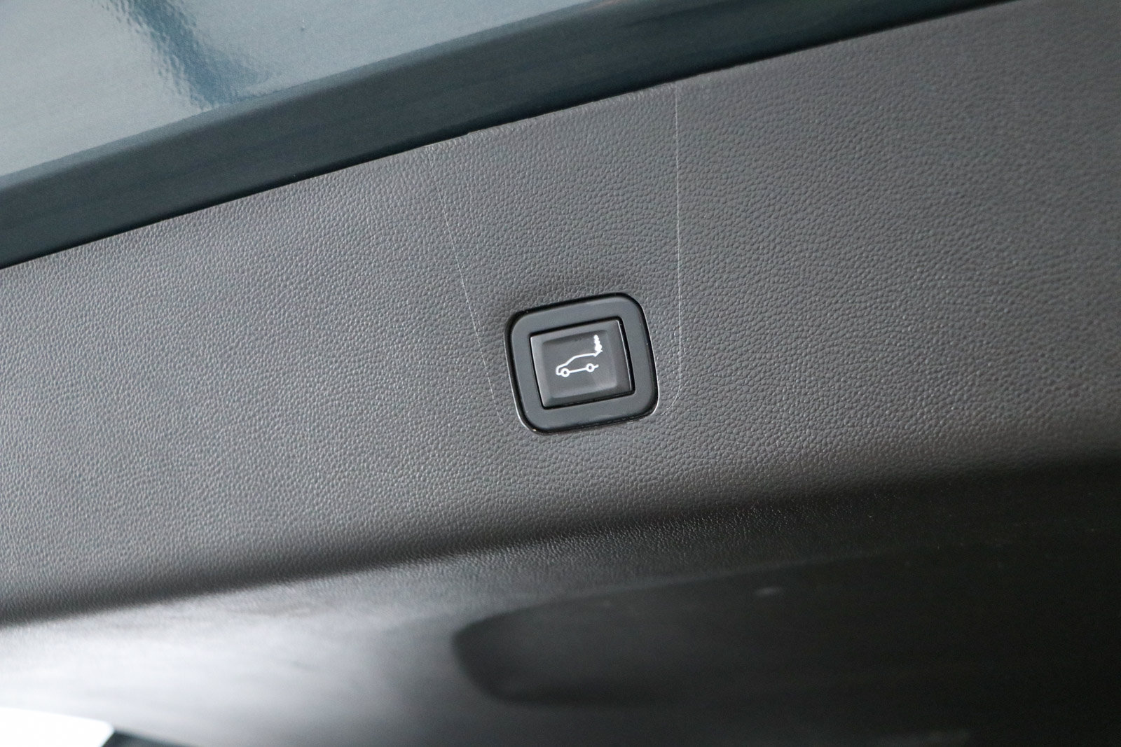 Used 2018 Chevrolet Traverse LT FWD image 35