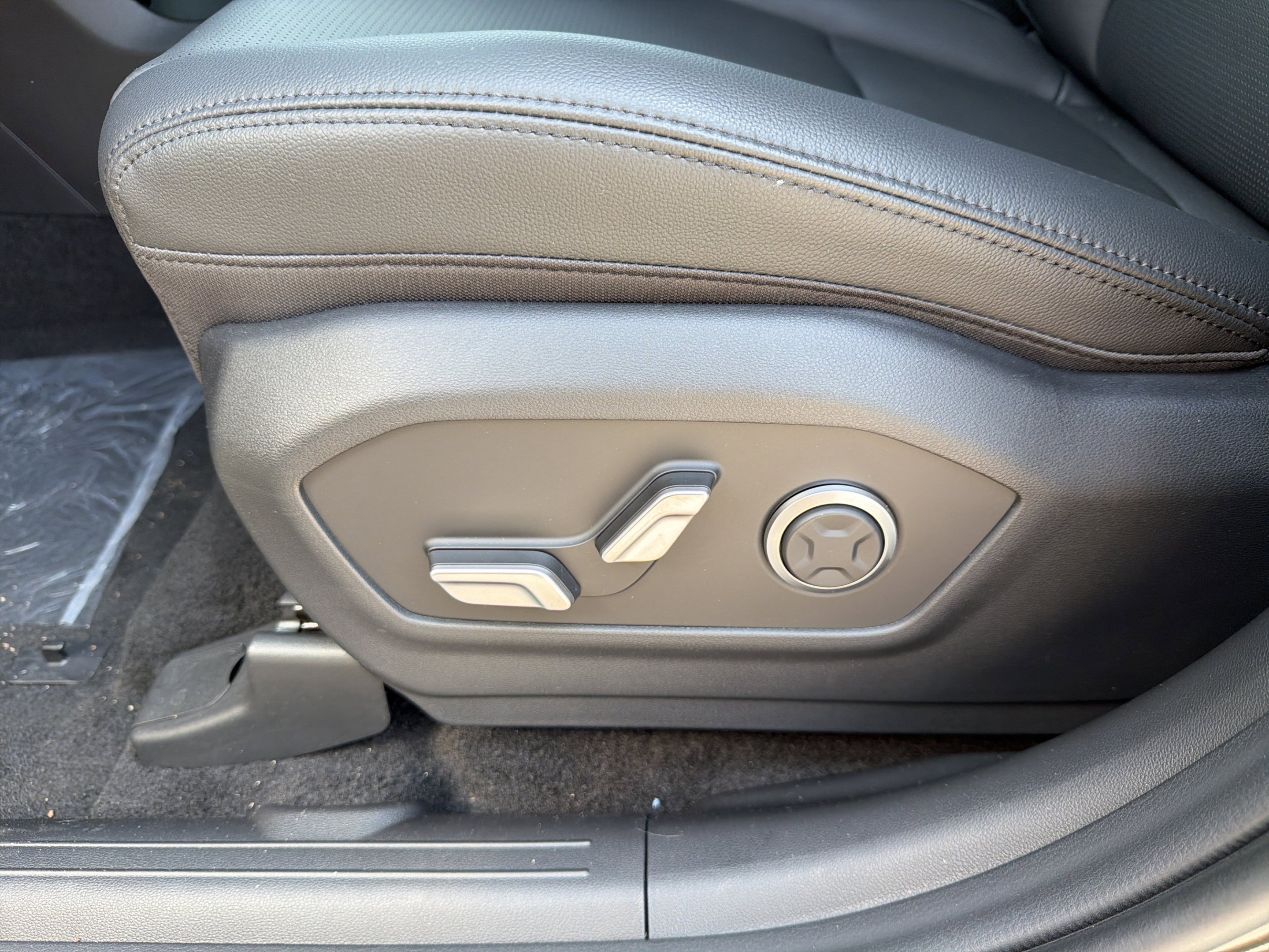 New 2026 Hyundai Santa Fe Limited FWD image 11