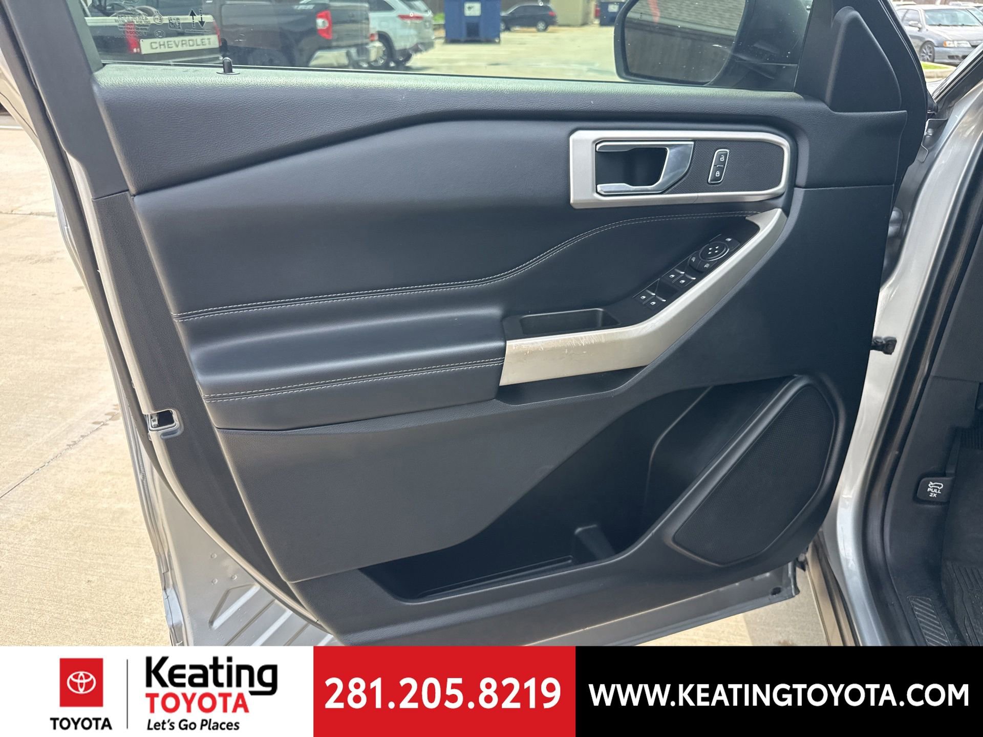 Used 2020 Ford Explorer XLT w/ Equipment Group 202A RWD image 9