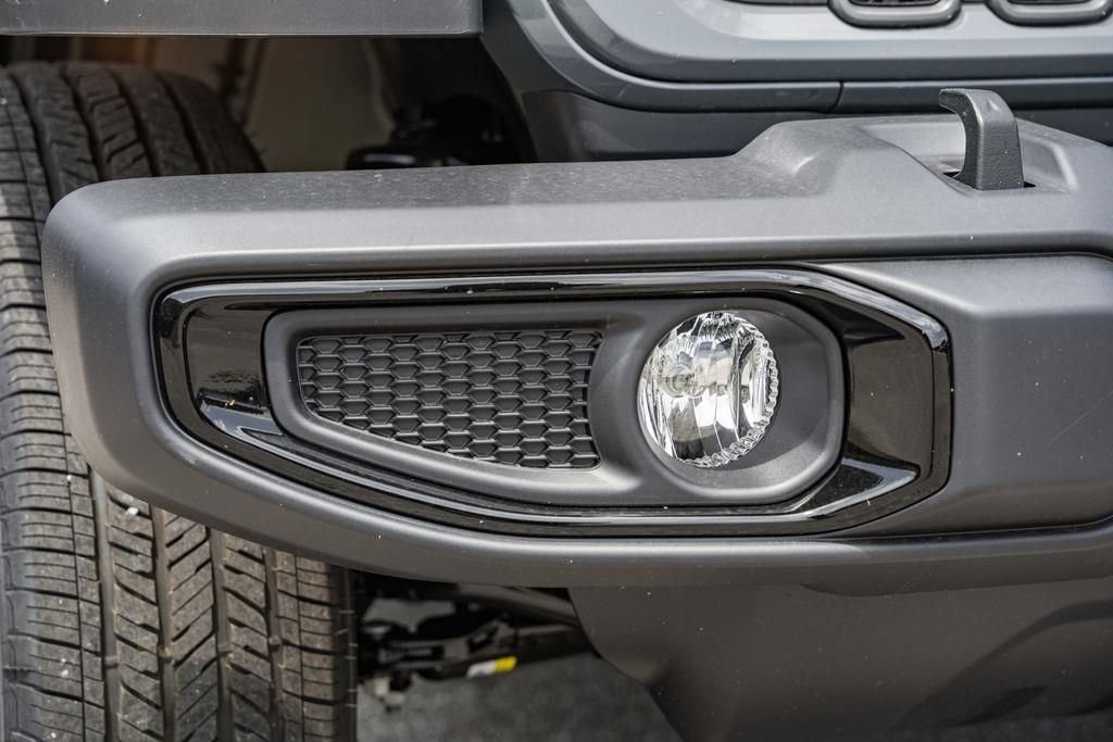 New 2025 Jeep Gladiator Sport AWD/4WD image 13