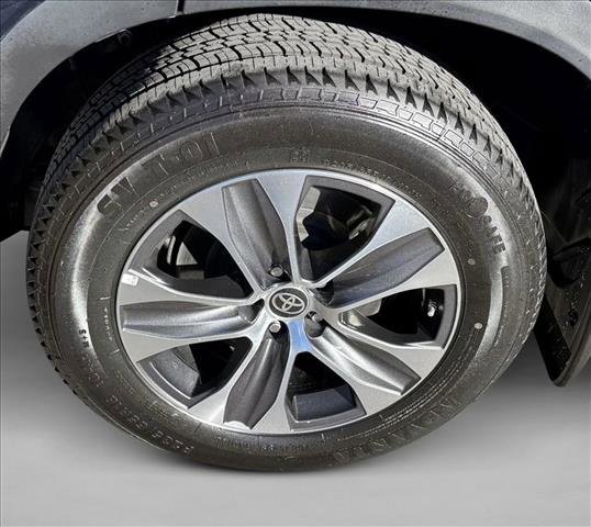 Used 2024 Toyota Highlander XLE image 9