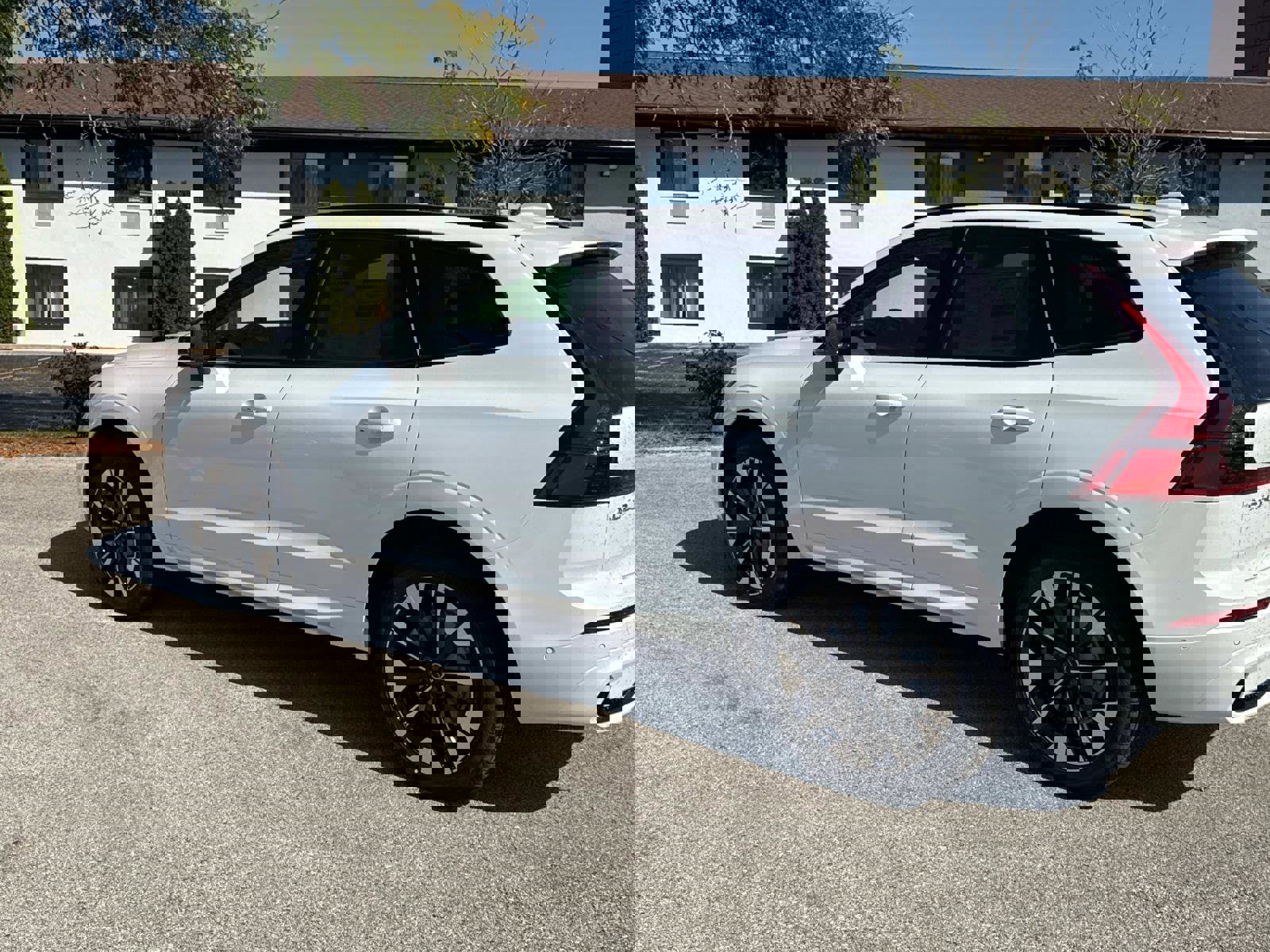 New 2026 Volvo XC60 B5 Plus w/ Climate Package image 6