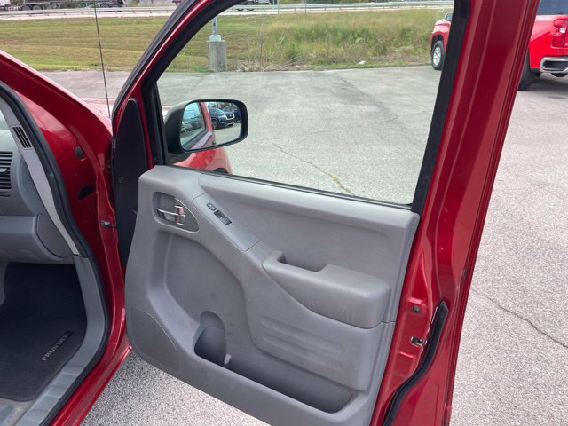 Used 2015 Nissan Frontier SV w/ SV Value Truck Package RWD image 35