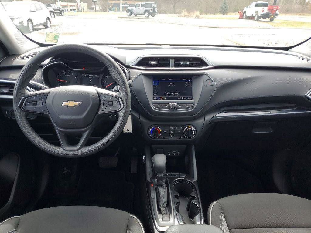 Used 2023 Chevrolet TrailBlazer LS image 23
