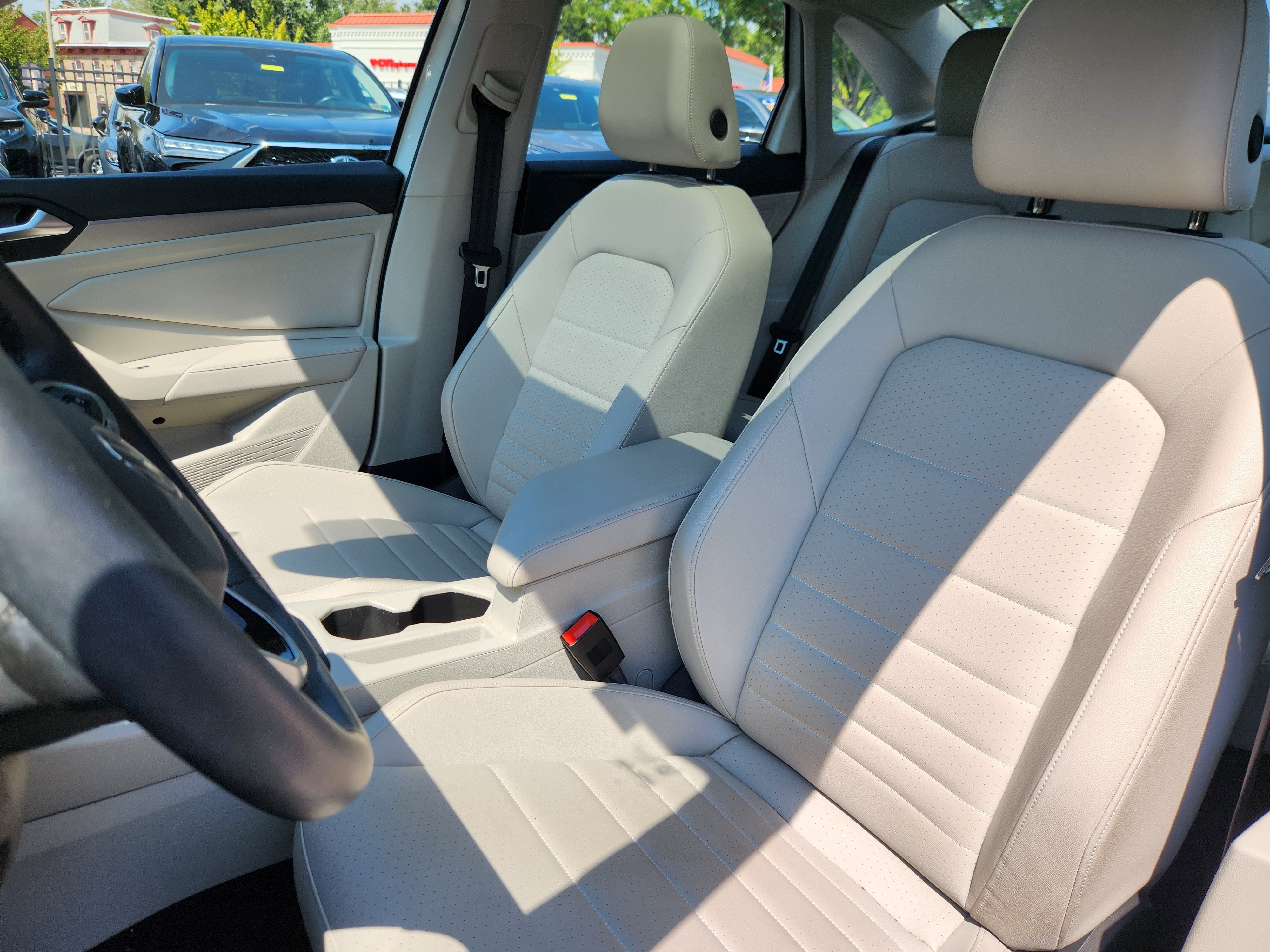 Used 2024 Volkswagen Jetta SE w/ Panoramic Sunroof Package FWD image 7