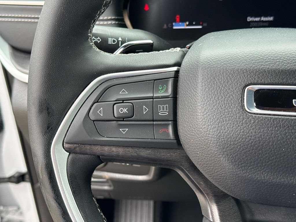Used 2025 Jeep Grand Cherokee L Limited AWD/4WD image 28