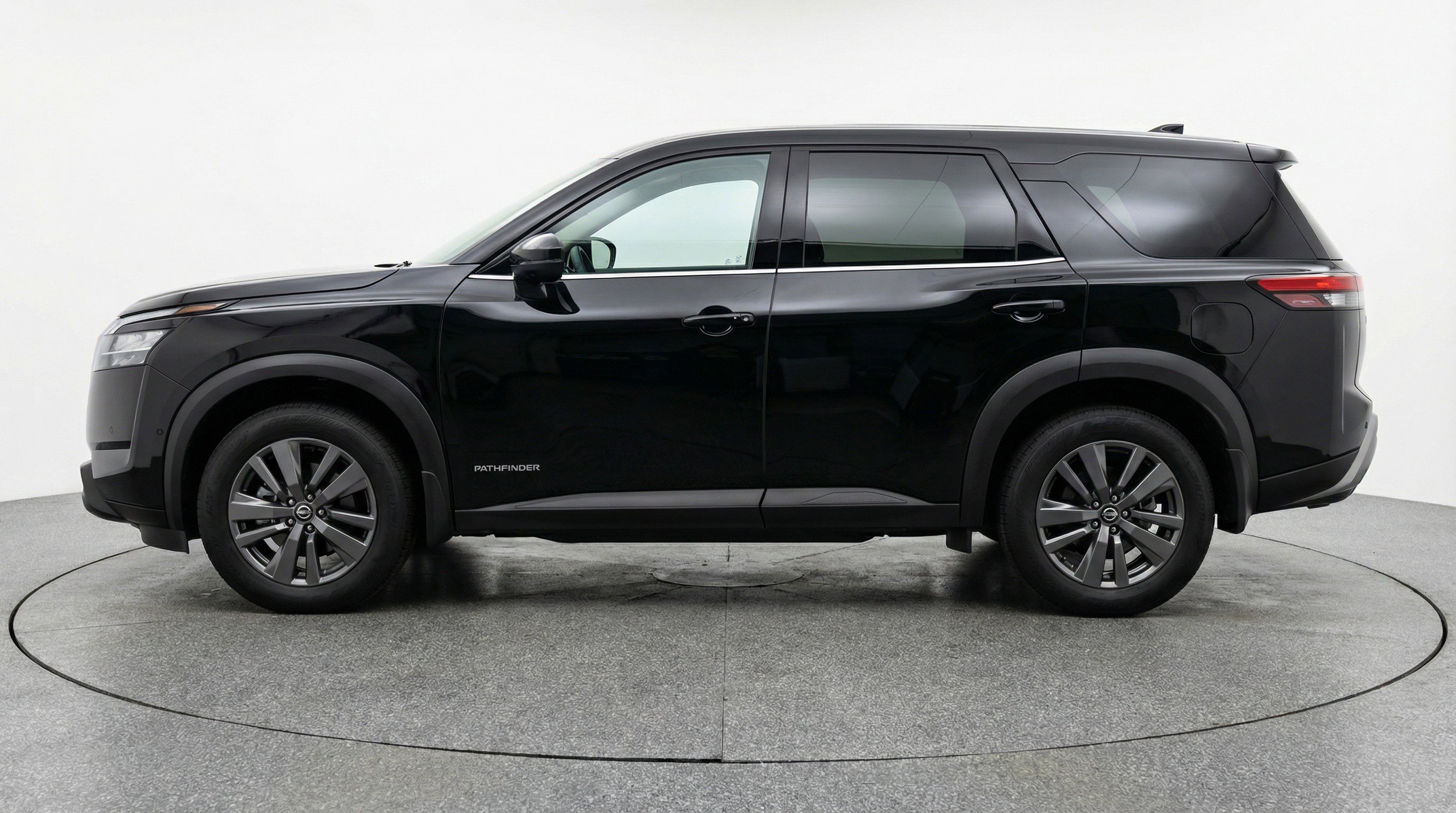 Used 2025 Nissan Pathfinder SV AWD/4WD image 5