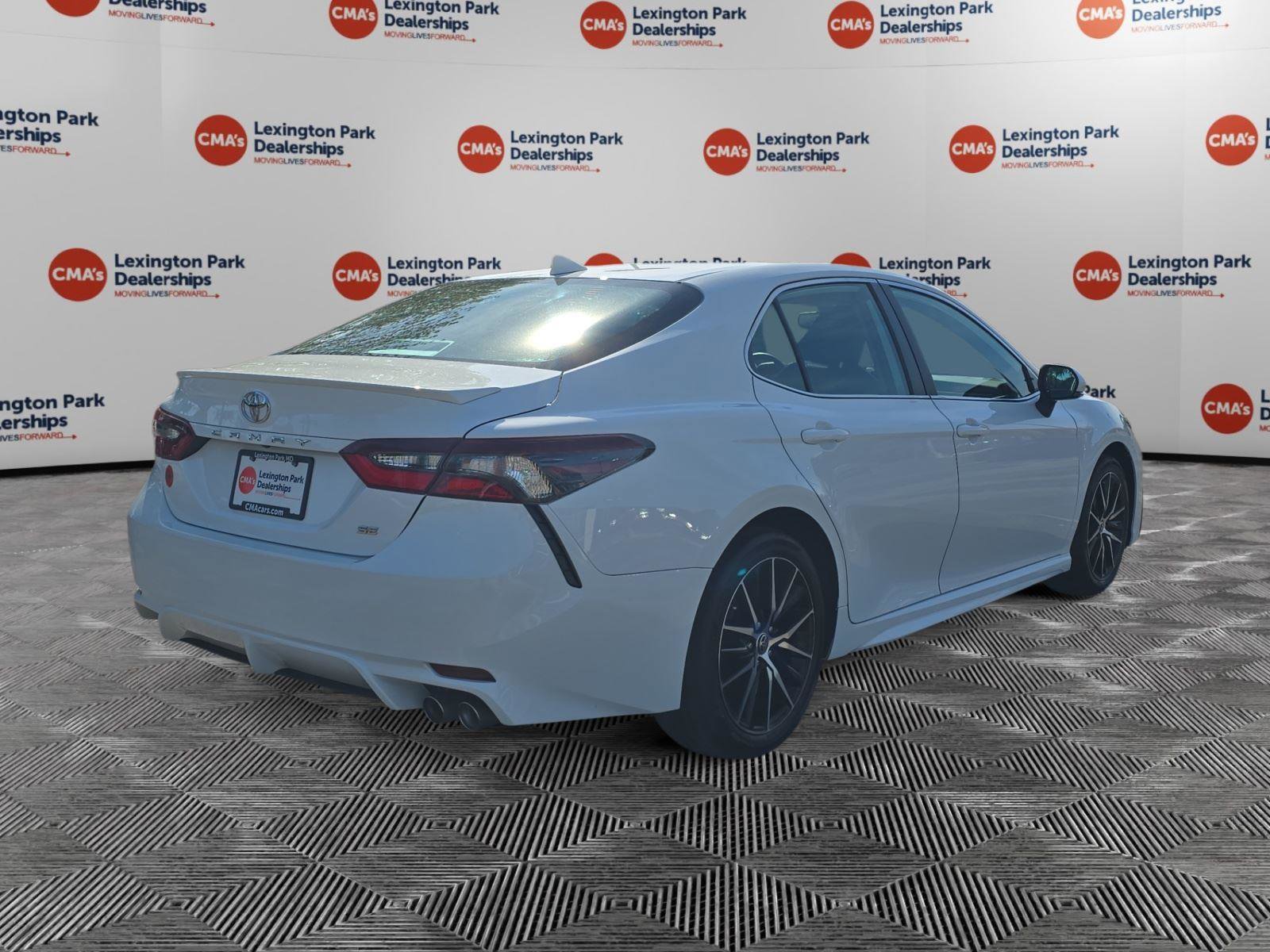 Used 2022 Toyota Camry SE w/ Audio Upgrade Package FWD image 7