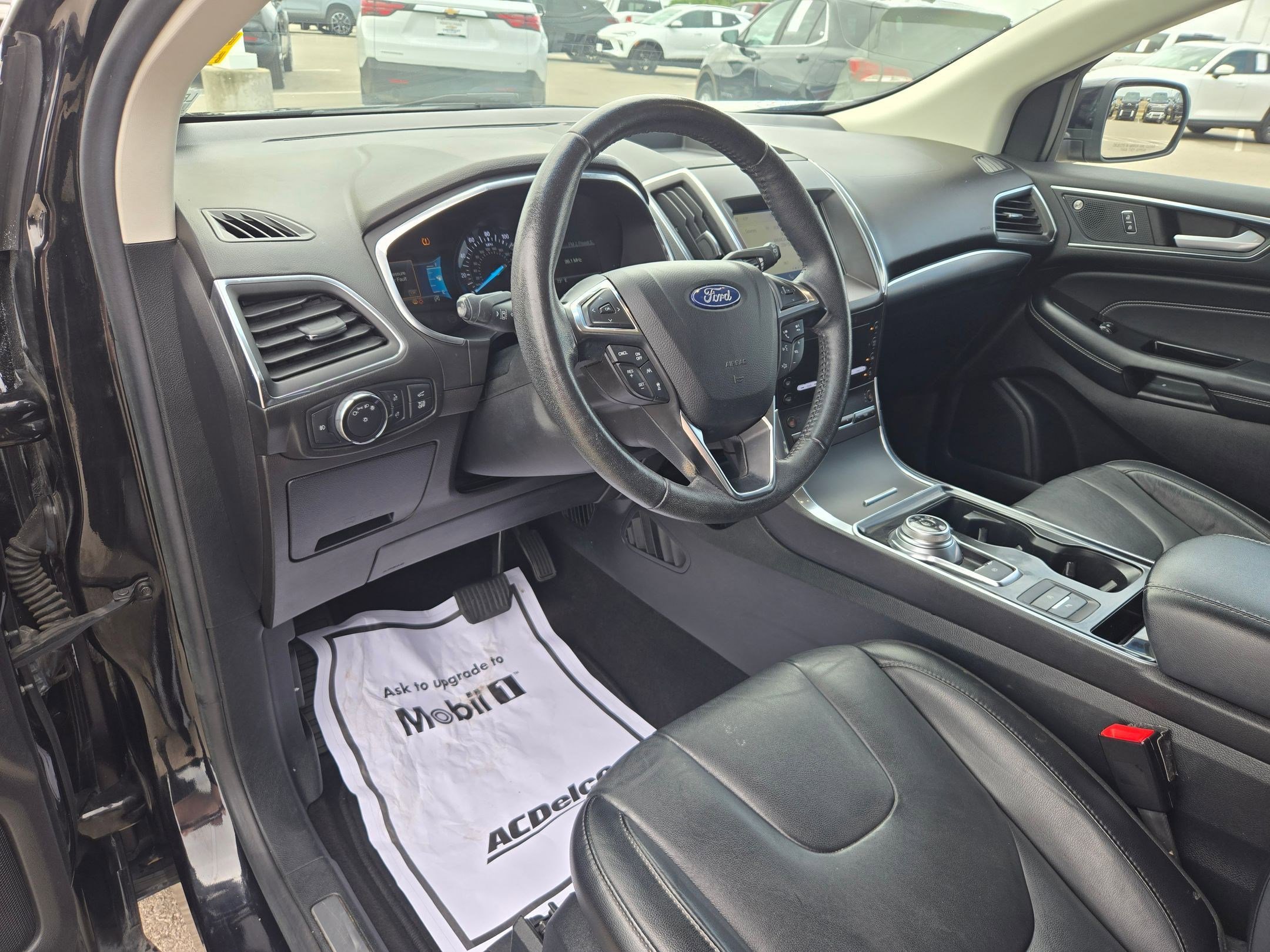 Used 2020 Ford Edge Titanium image 11