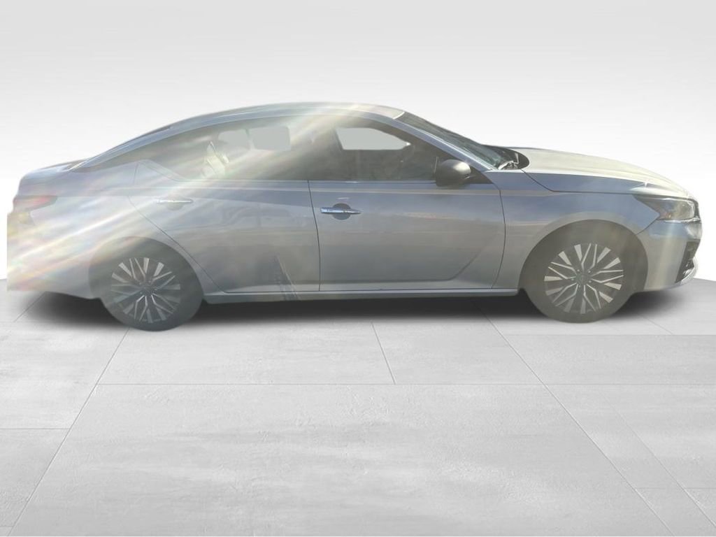 Used 2024 Nissan Altima 2.5 SV image 24