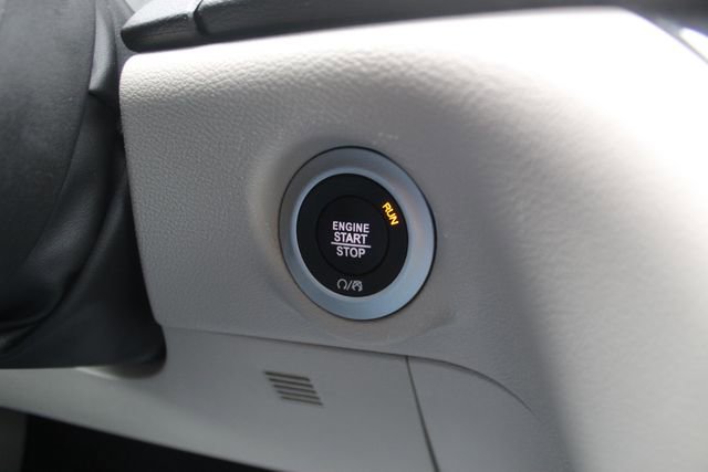 Used 2024 Chrysler Pacifica Touring-L image 18