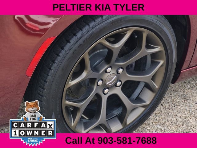 Used 2018 Chrysler 300 S w/ 300S Premium Group image 8