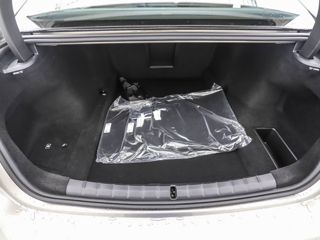 Used 2025 BMW 760i xDrive w/ Executive Package image 25