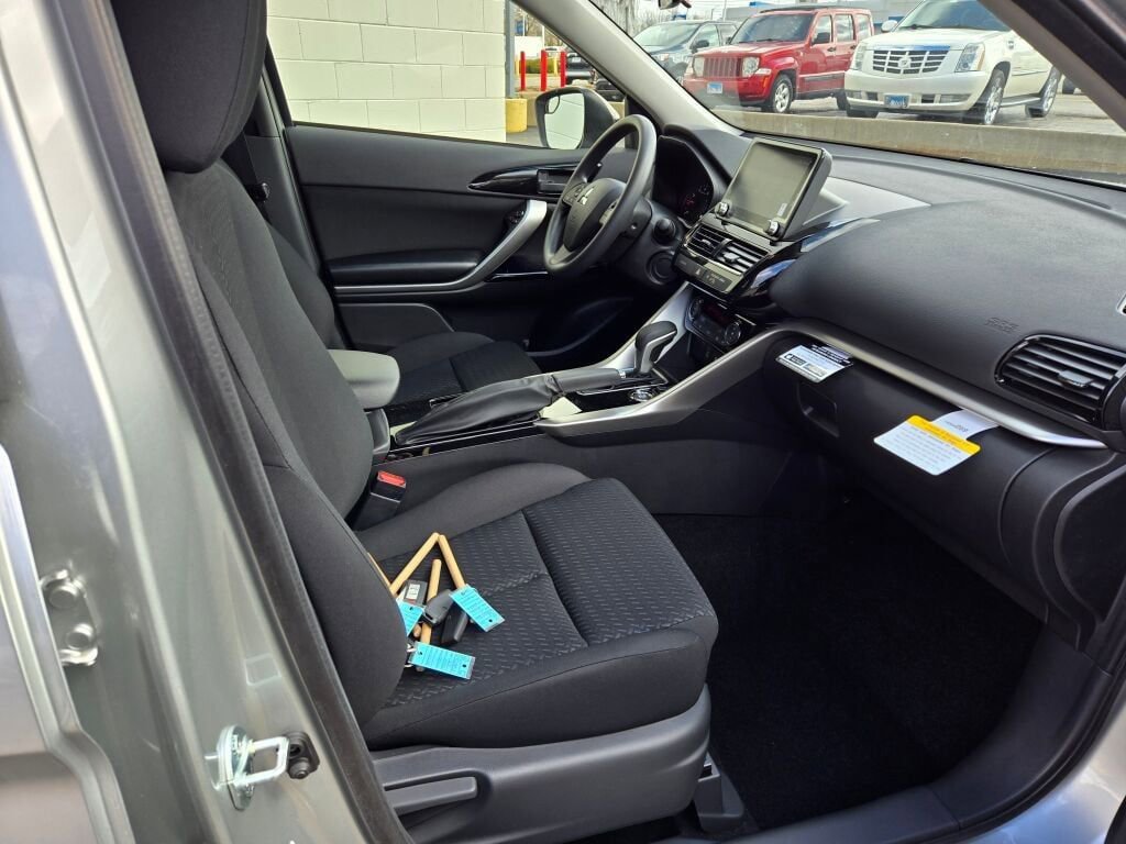 New 2025 Mitsubishi Eclipse Cross LE image 4