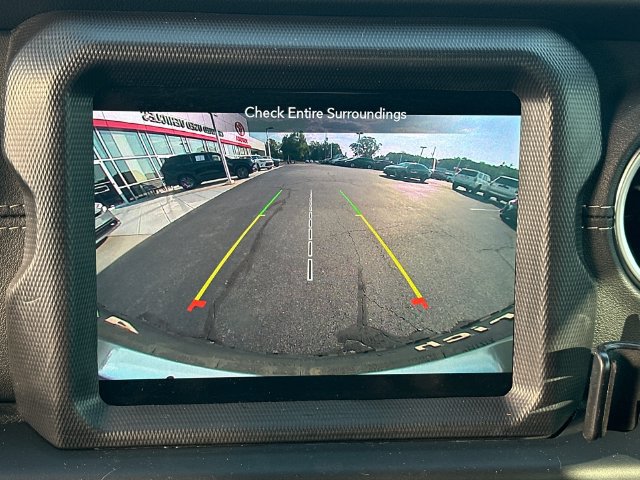 Used 2020 Jeep Wrangler Unlimited Sahara AWD/4WD image 26
