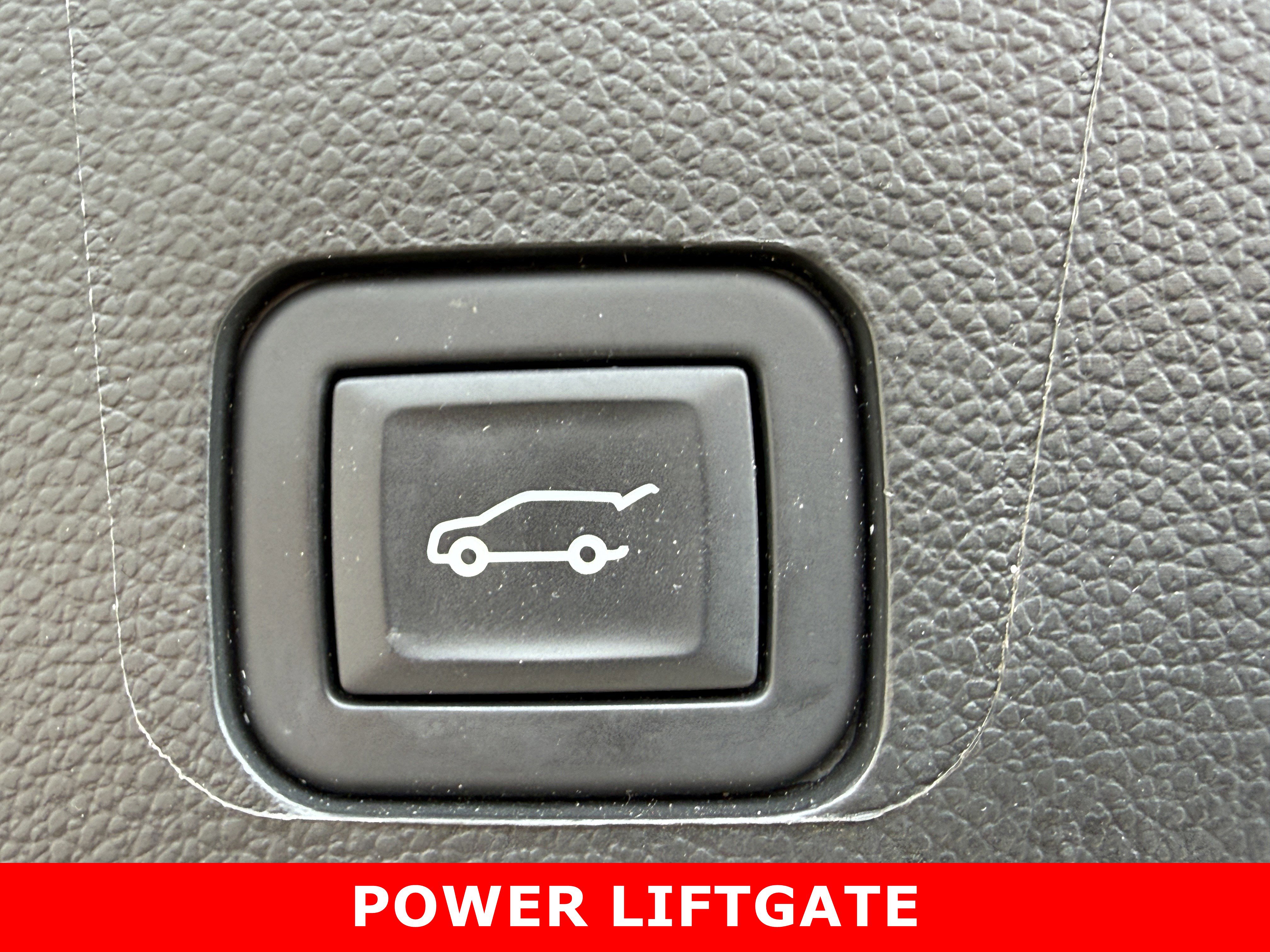 Used 2023 Chevrolet Traverse LT image 20