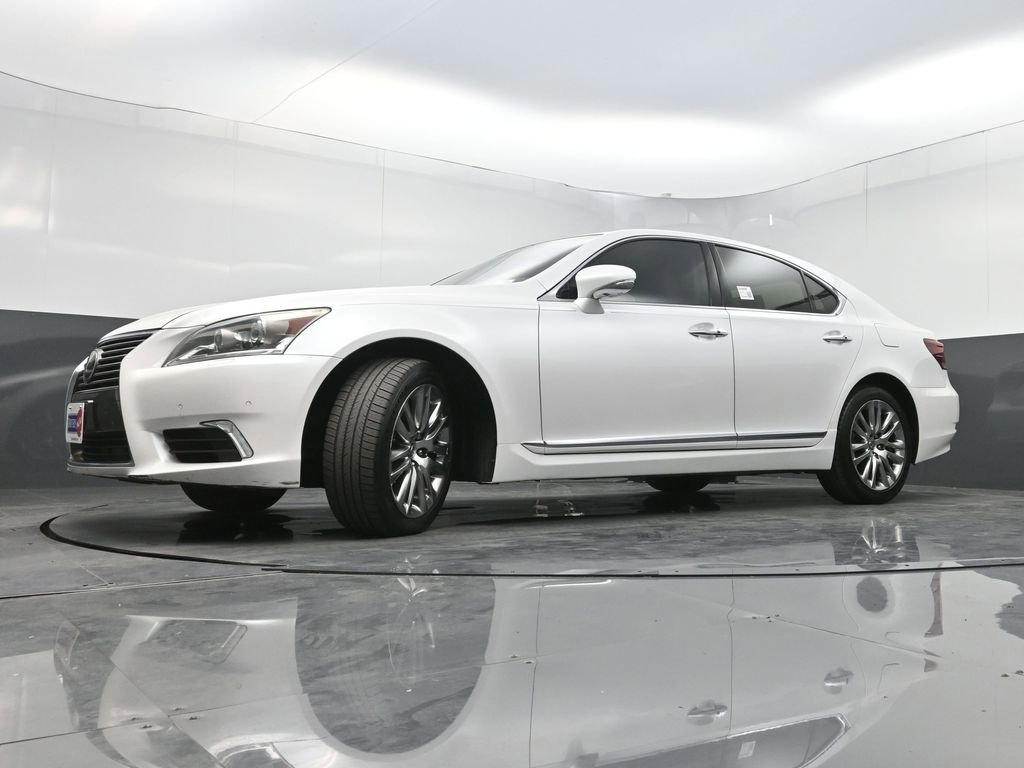 Used 2016 Lexus LS 460 w/ Comfort Package image 29