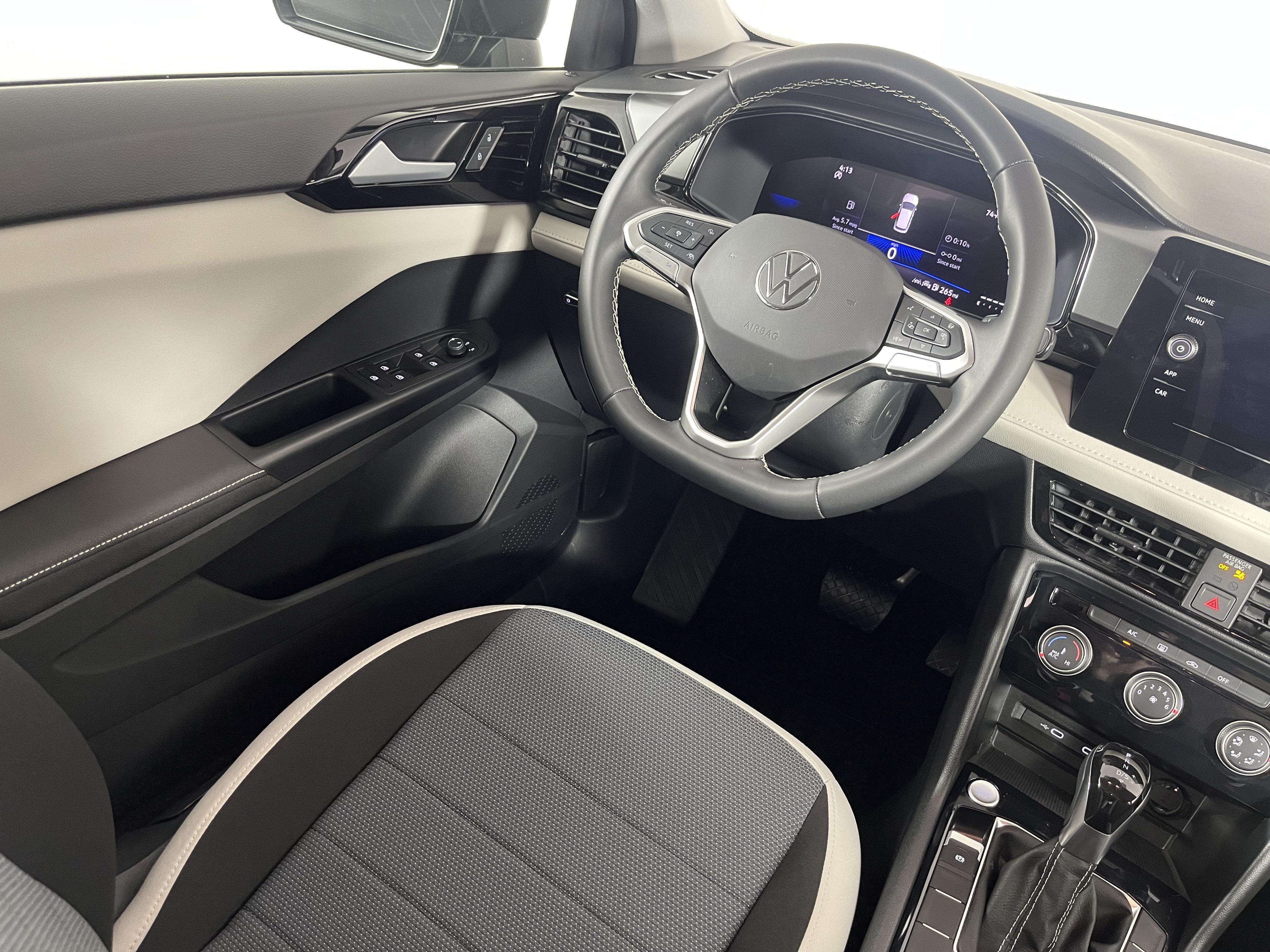 Certified 2025 Volkswagen Taos S FWD image 9