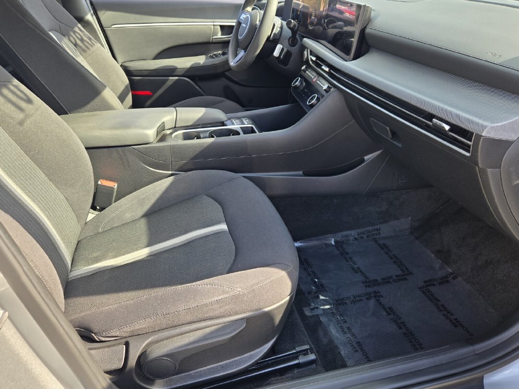 Certified 2025 Hyundai Sonata SEL AWD/4WD image 16