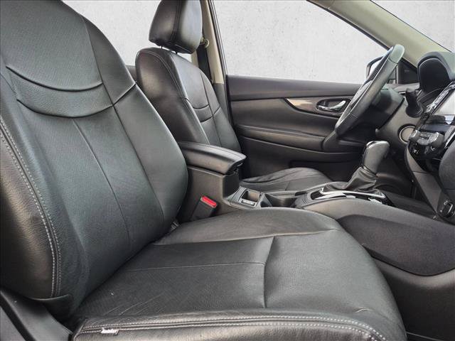 Used 2017 Nissan Rogue SV w/ SV Premium Package FWD image 16