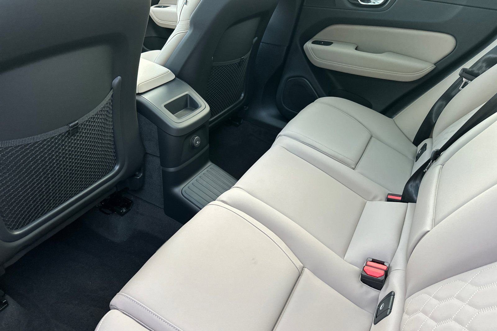 New 2026 Volvo XC60 T8 Core AWD/4WD image 4