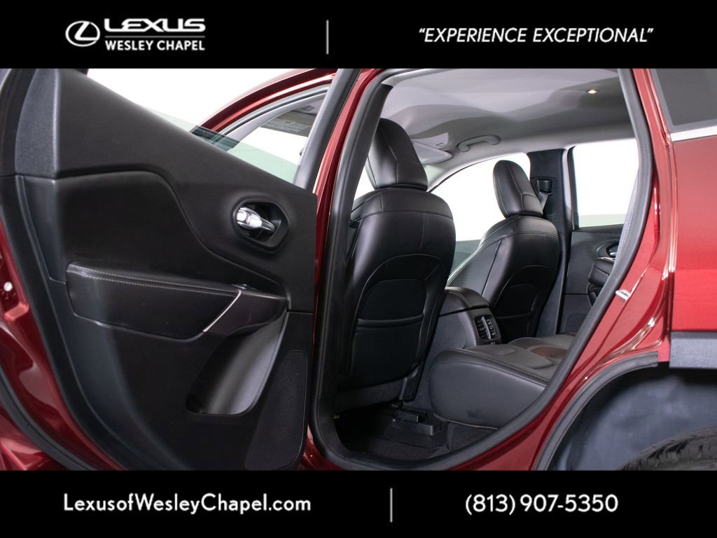 Used 2019 Jeep Cherokee Limited FWD image 20