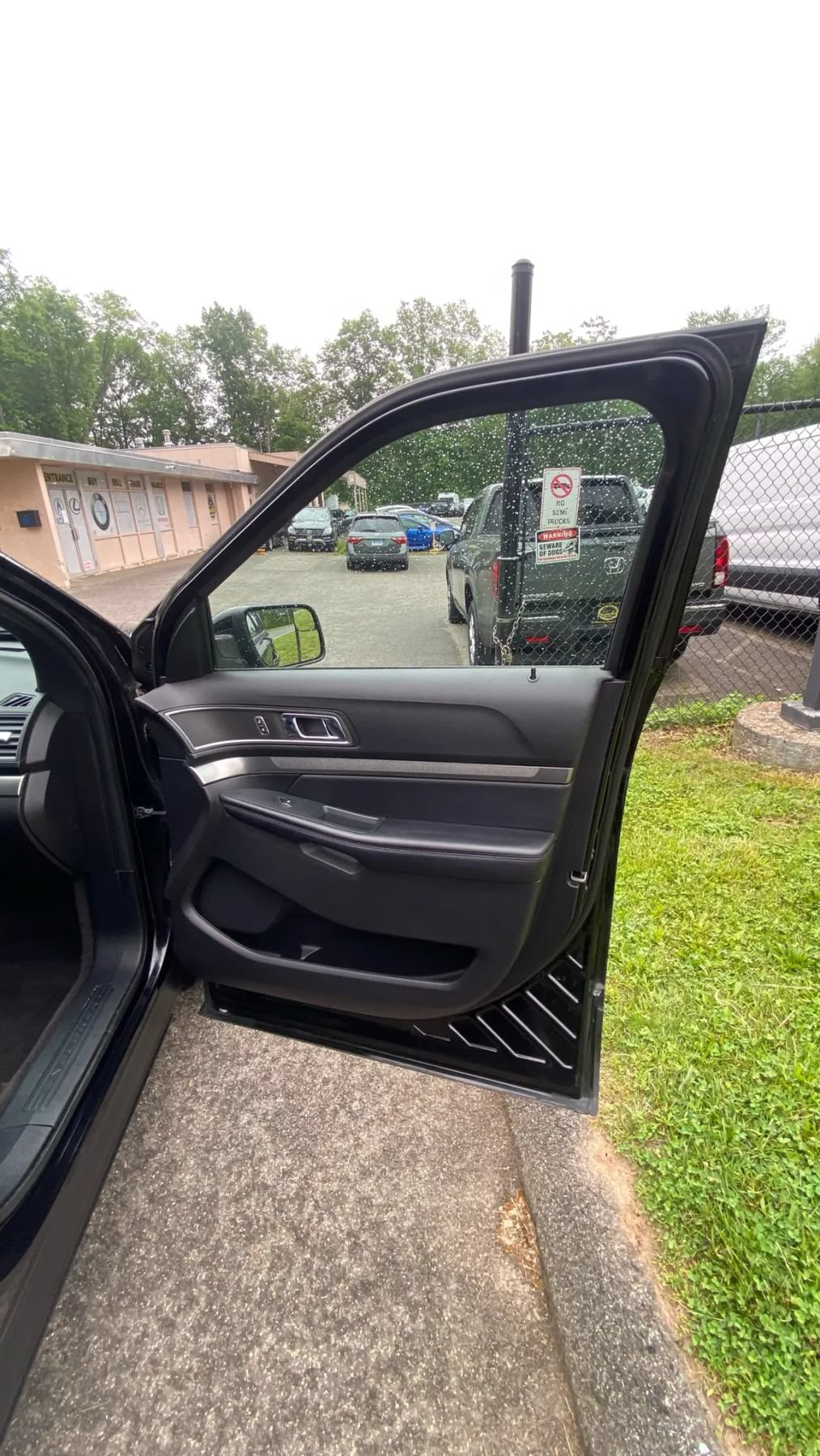 Used 2018 Ford Explorer XLT w/ Equipment Group 202A AWD/4WD image 12