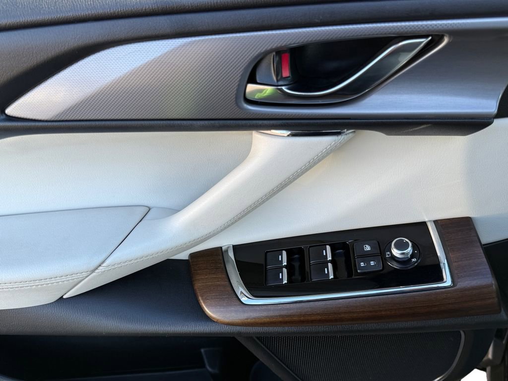 Used 2023 MAZDA CX-9 Signature image 11