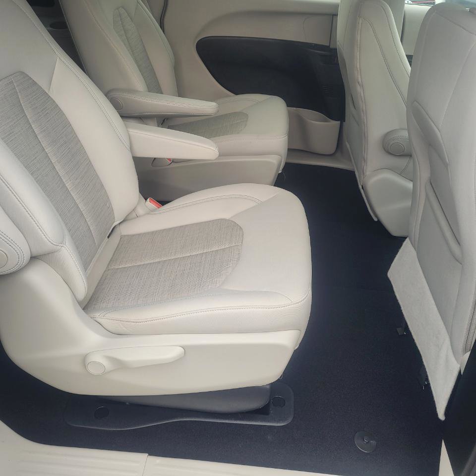 Used 2017 Chrysler Pacifica Touring Plus image 31