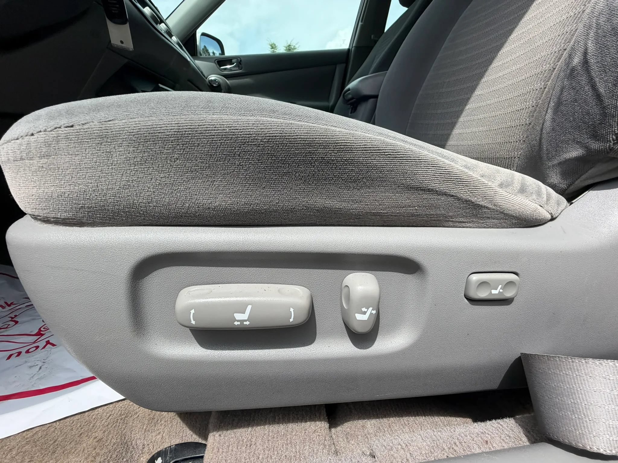 Used 2005 Toyota Camry LE FWD image 29