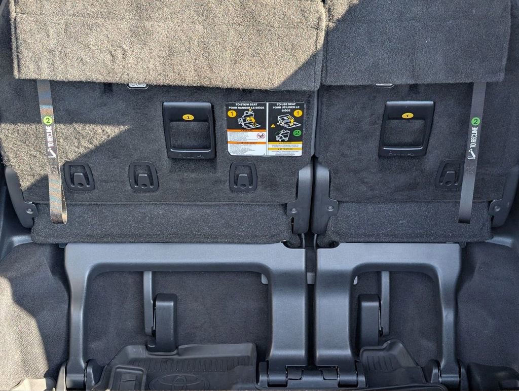 Used 2022 Toyota Sienna XSE image 17