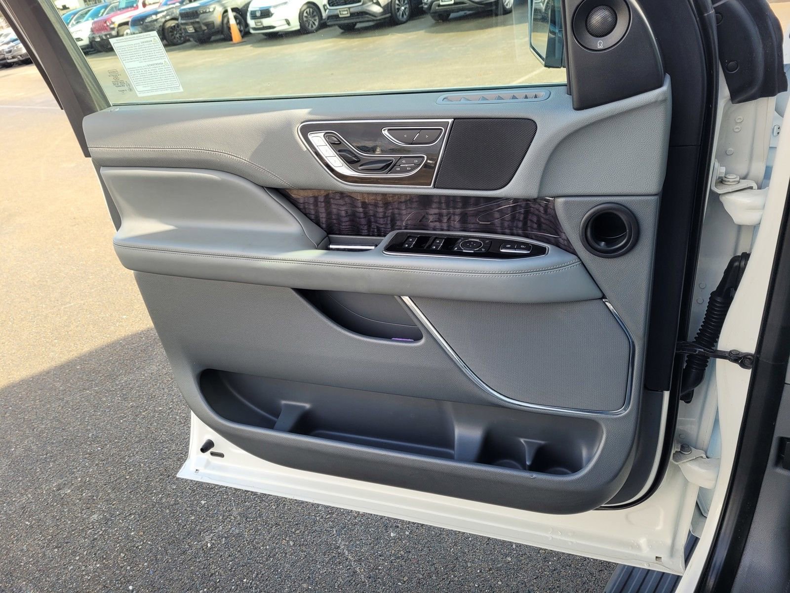 Used 2020 Lincoln Navigator Reserve image 16