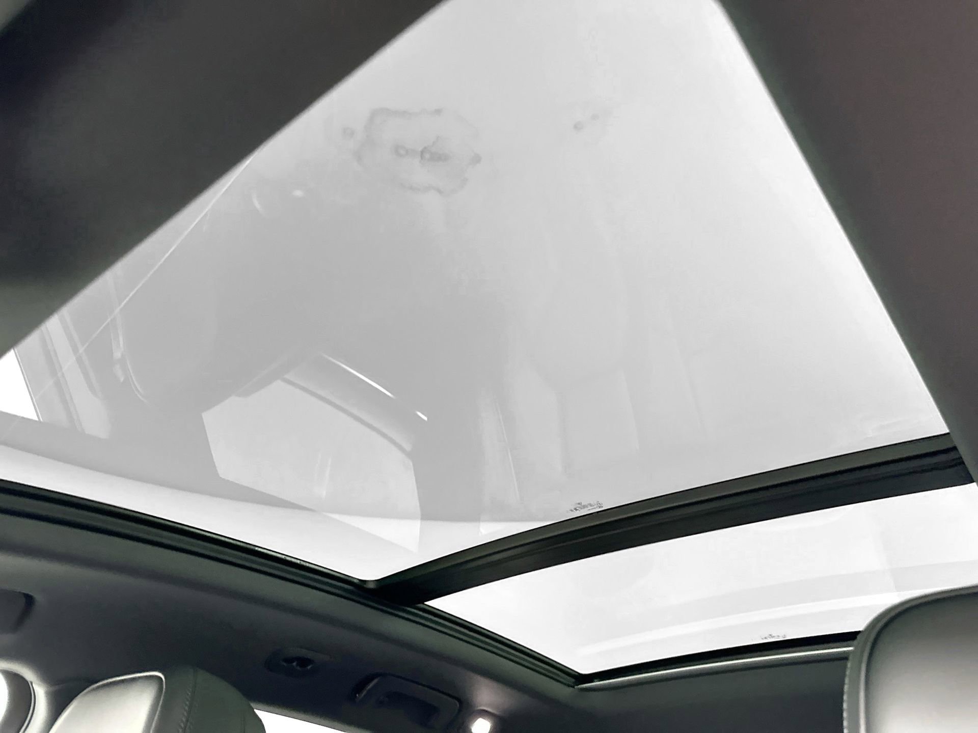 Certified 2025 Porsche Macan image 33