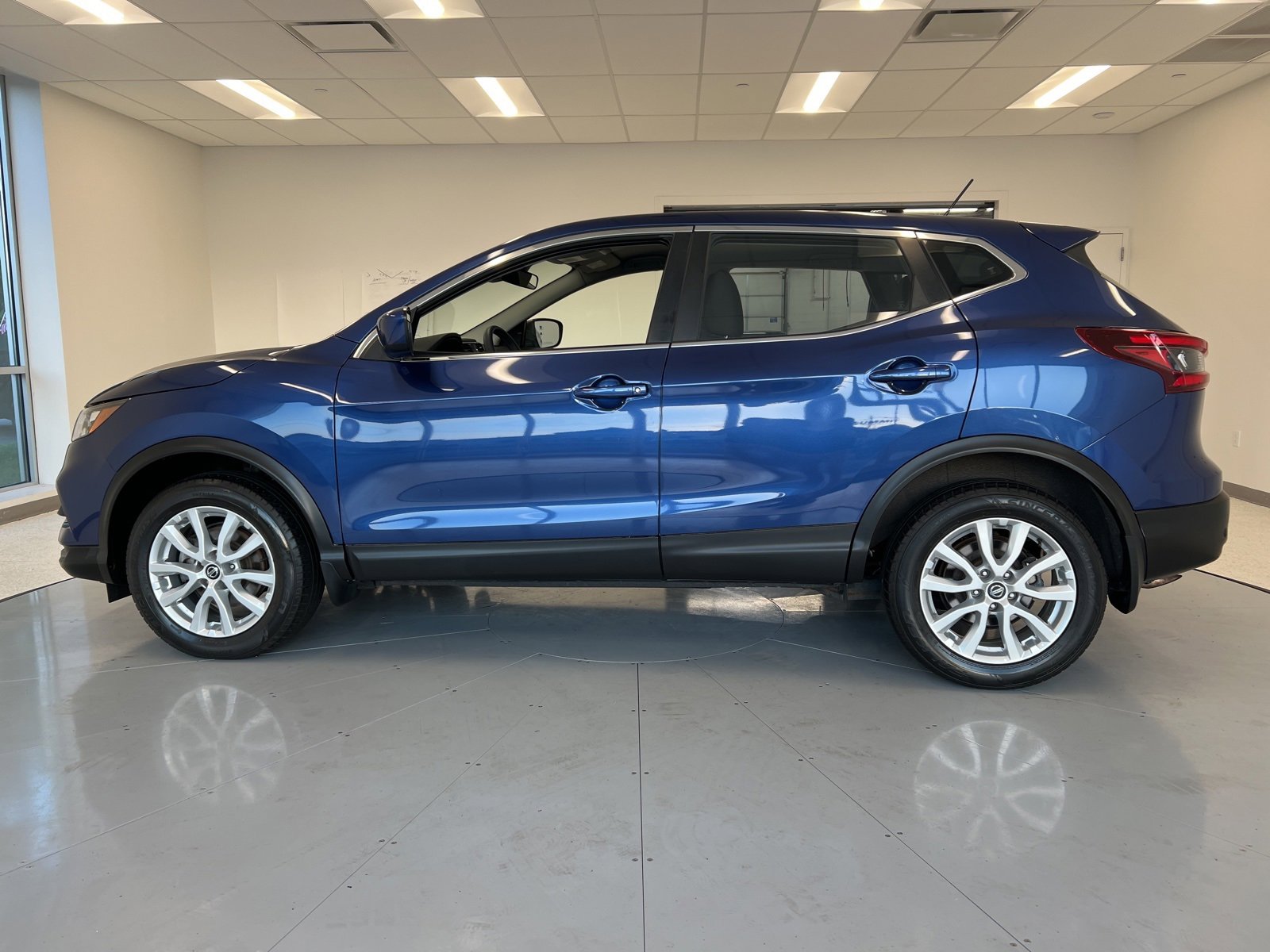 Used 2022 Nissan Rogue Sport S image 4