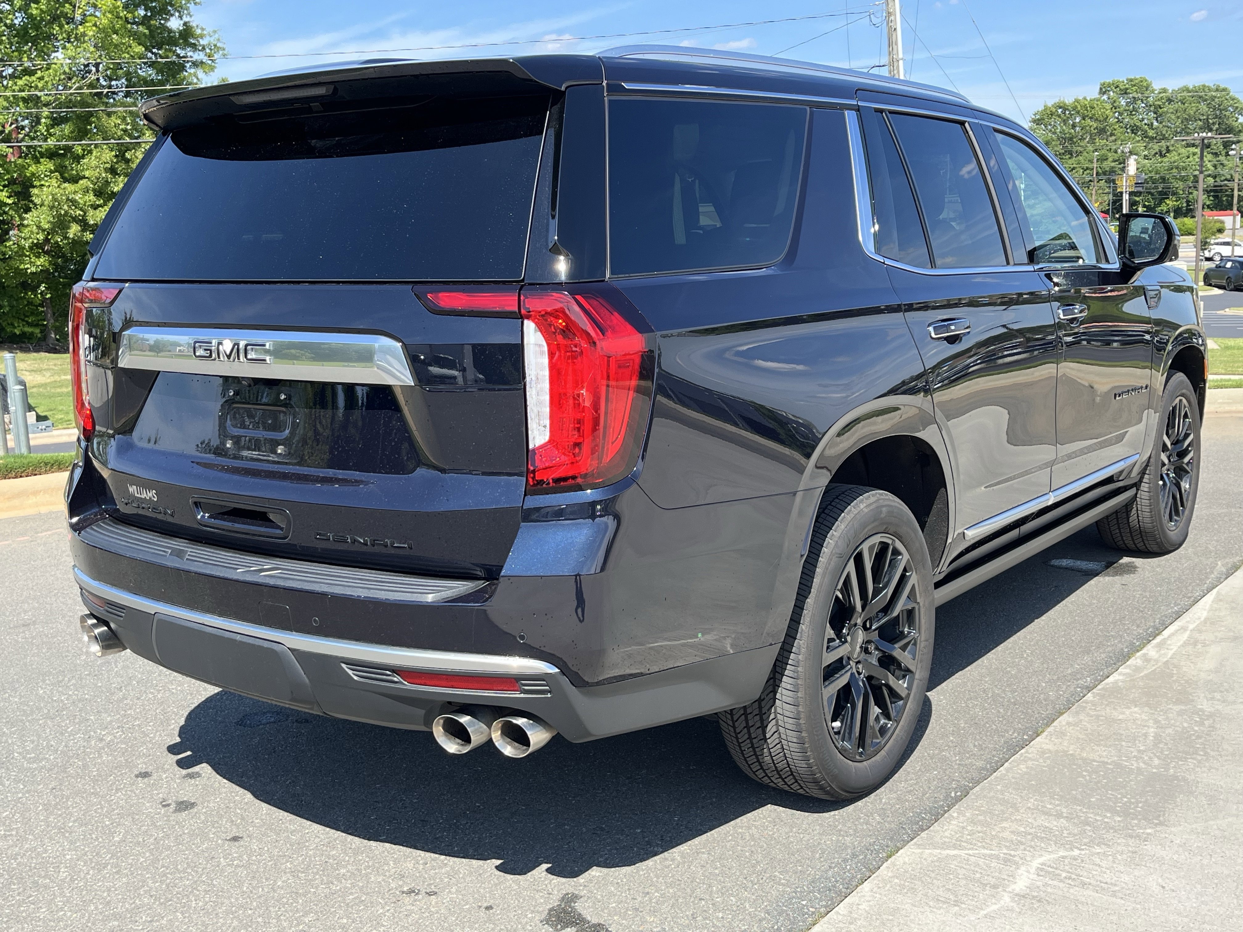 Used 2023 GMC Yukon Denali AWD/4WD image 8