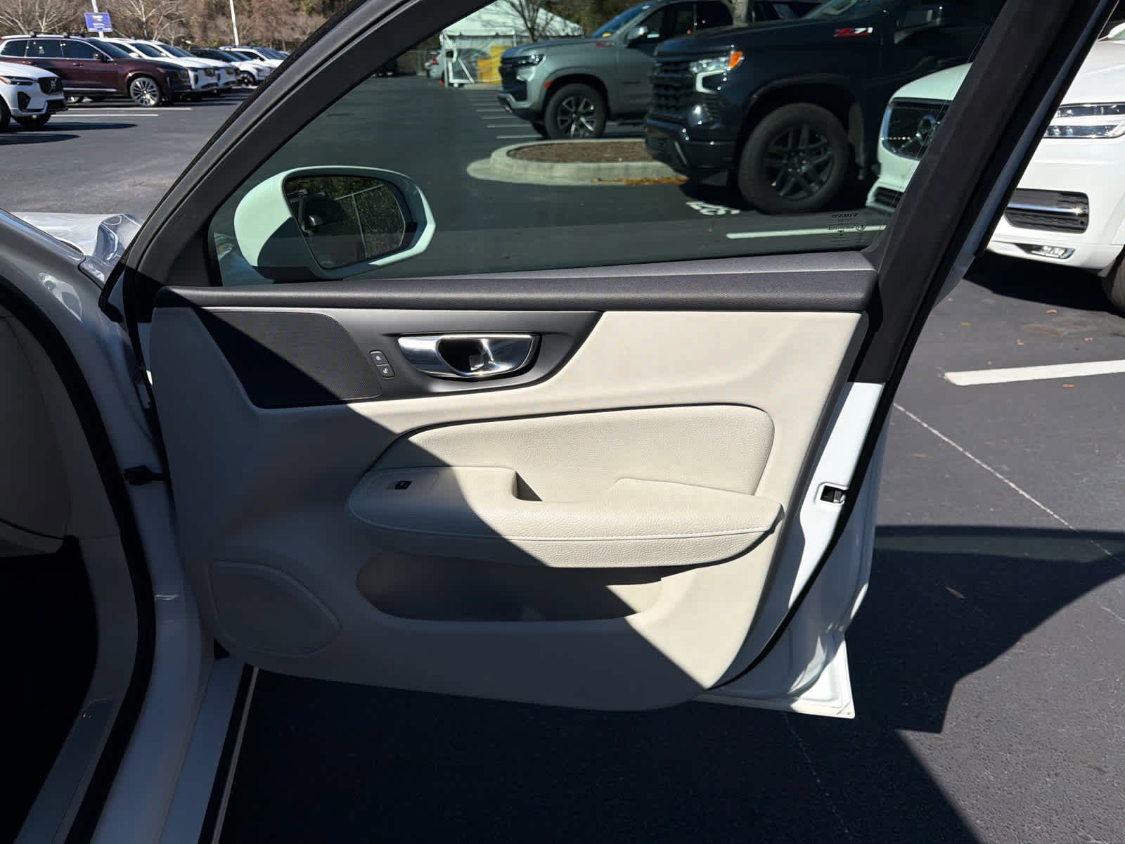 Used 2020 Volvo S60 T5 Momentum w/ Protection Package Premier image 19