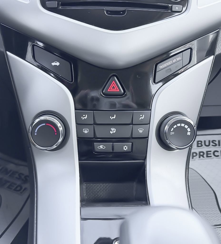 Used 2015 Chevrolet Cruze LT image 19