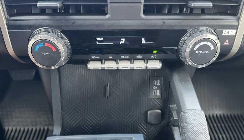 Used 2025 Toyota Tacoma SR5 AWD/4WD image 17