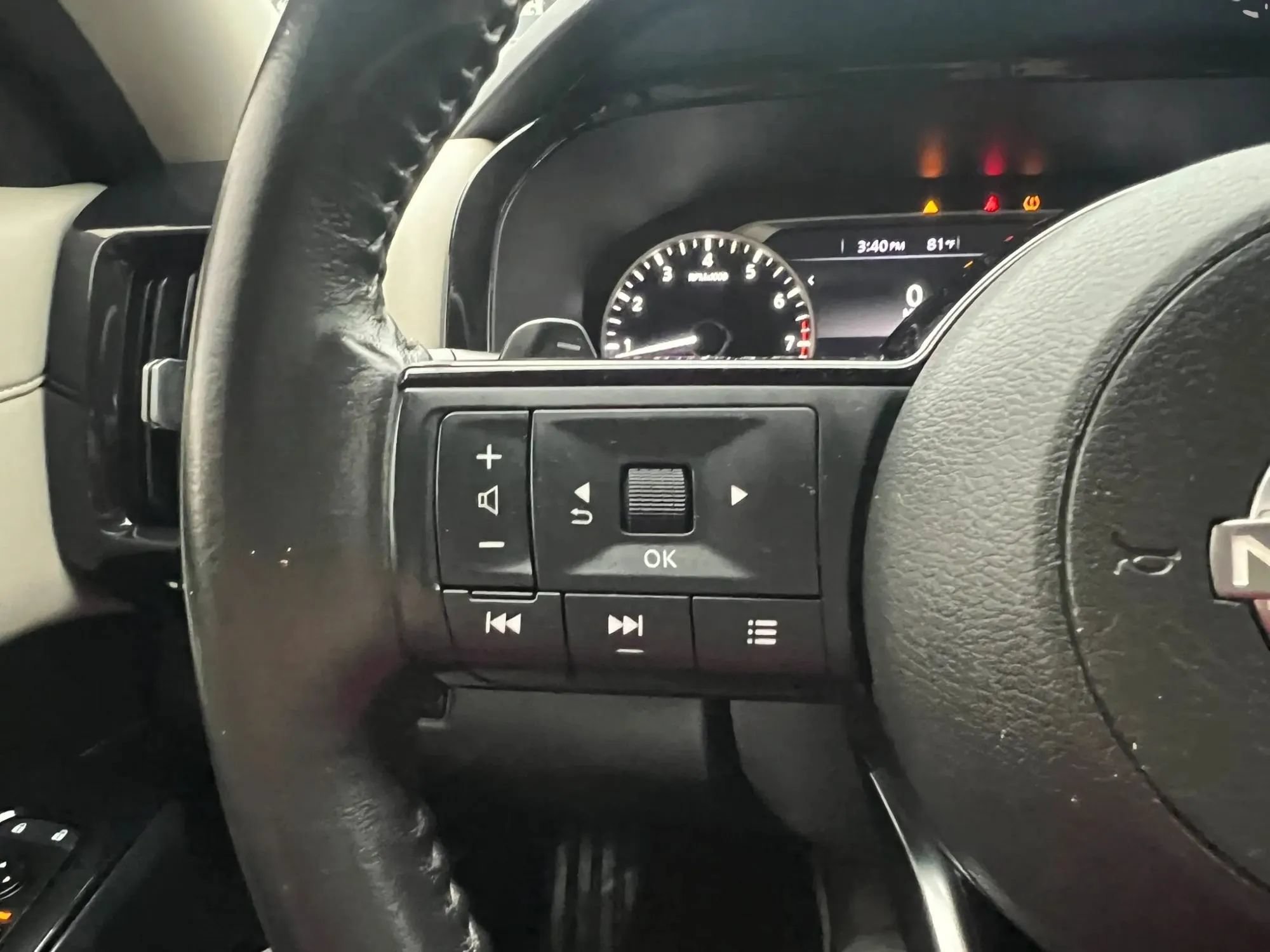 Used 2022 Nissan Pathfinder SV w/ SV Premium Package AWD/4WD image 18