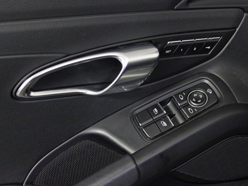 Used 2021 Porsche 718 Boxster image 25