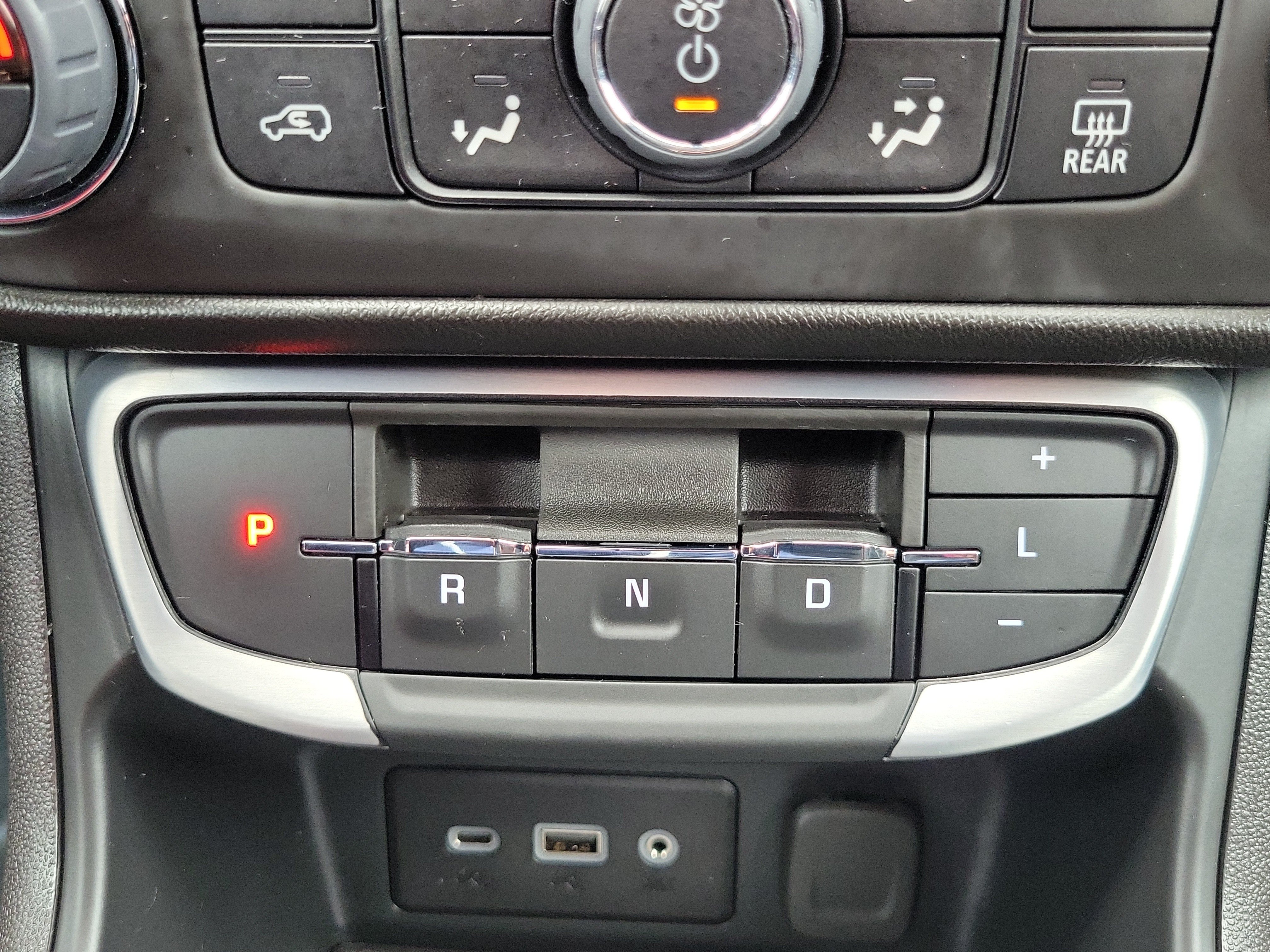 Used 2024 GMC Terrain SLE w/ Driver Convenience Package FWD image 22